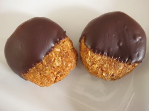 Panellets dipped in Mexican chocolate